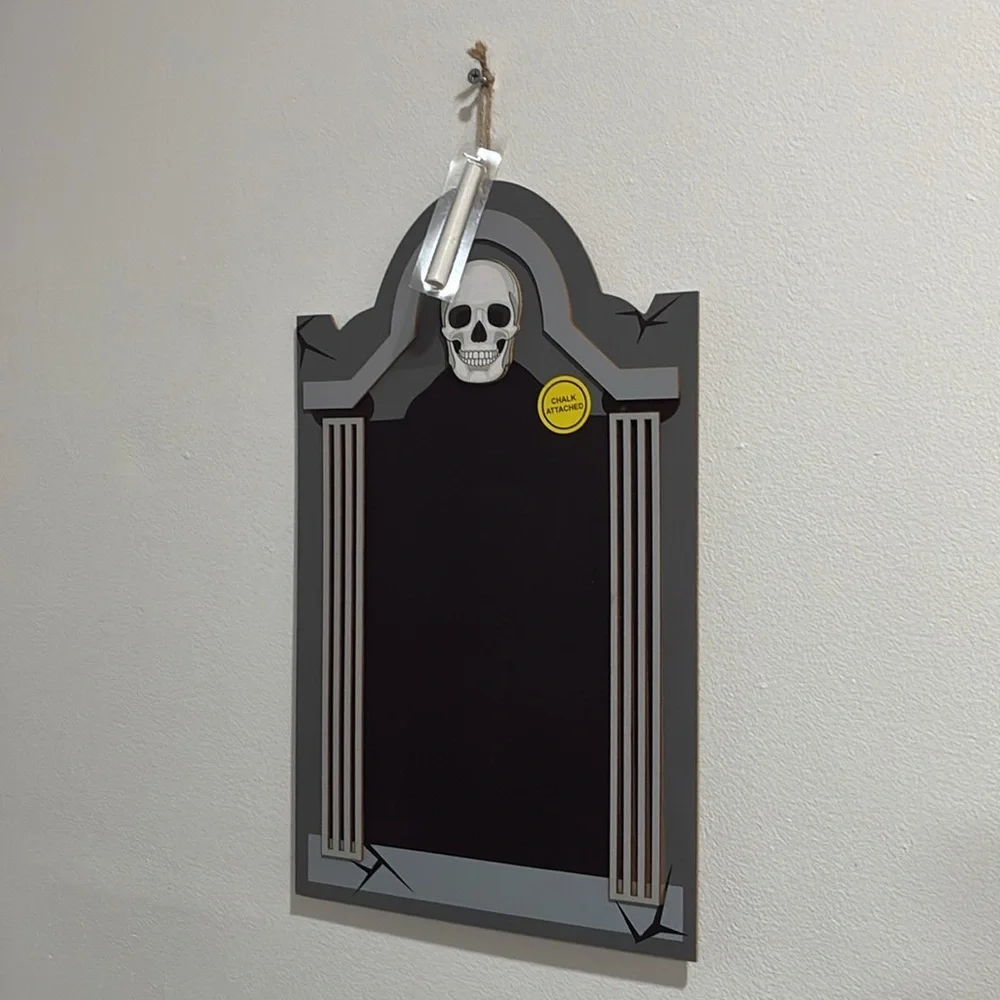 NWT- Skull- Tombstone/Crypt 🪦Design Wooden Hanging Chalkboard w/ Chalk